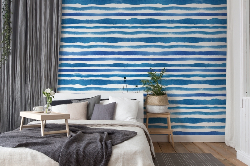 chambre a coucher - papier peint a rayures marine.jpg