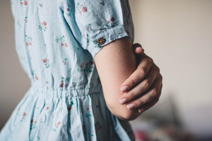 close-up-dress-fingers-116394.jpg